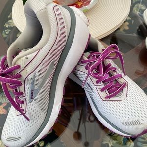 Brooks Ghost 12 barely worn